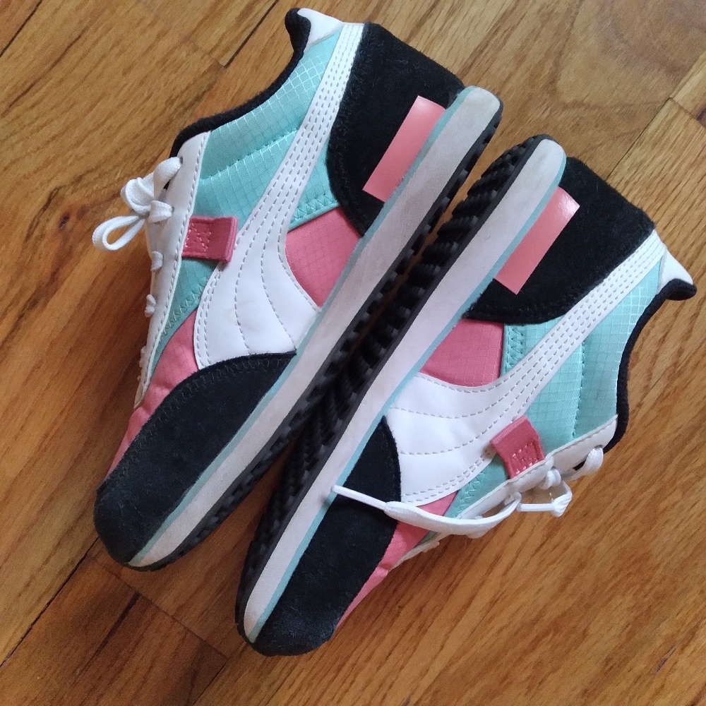 Puma Girls  Sz3 Sneakers Future Rider